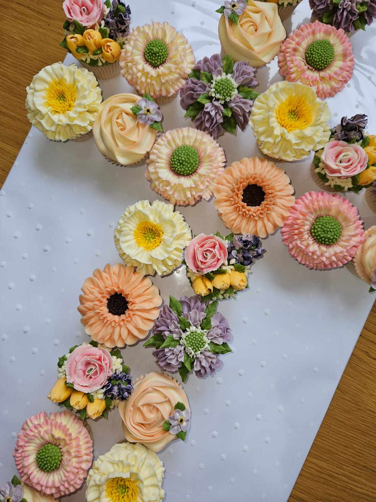 Hand piped flower cake